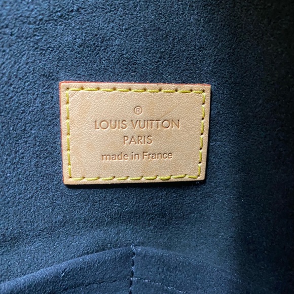 Louis Vuitton Gaia Noir - Picture 11 of 16